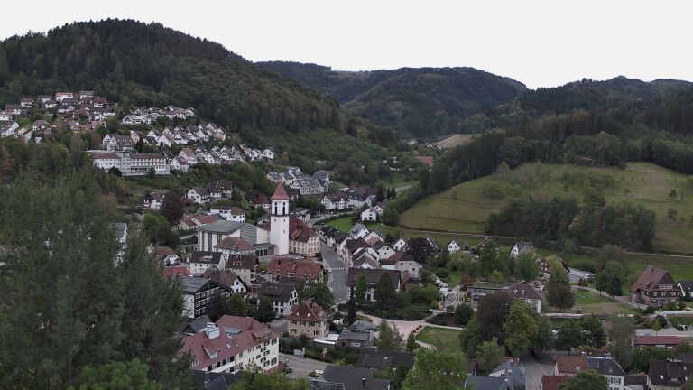 Dieses Bild zeigt eine Webcam-Aufnahme von Ottenhöfen, aufgenommen am Sonntag, den 13.09.2026 um 08:20 Uhr