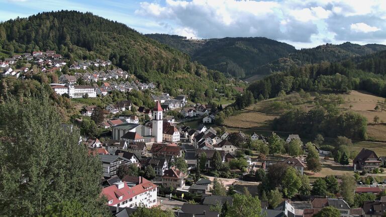 Dieses Bild zeigt eine Webcam-Aufnahme von Ottenhöfen, aufgenommen am Samstag, den 22.08.2026 um 17:40 Uhr