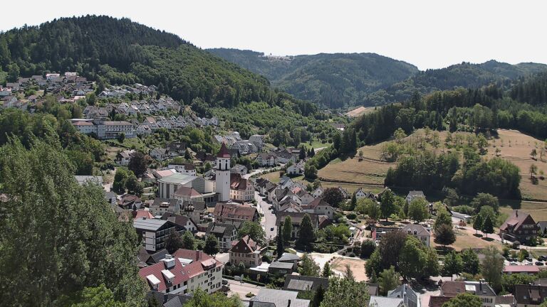 Dieses Bild zeigt eine Webcam-Aufnahme von Ottenhöfen, aufgenommen am Mittwoch, den 12.08.2026 um 13:20 Uhr