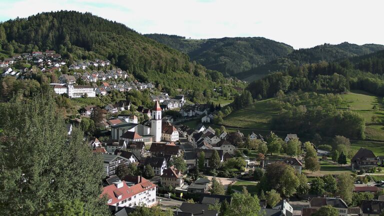 Dieses Bild zeigt eine Webcam-Aufnahme von Ottenhöfen, aufgenommen am Samstag, den 19.09.2026 um 17:20 Uhr