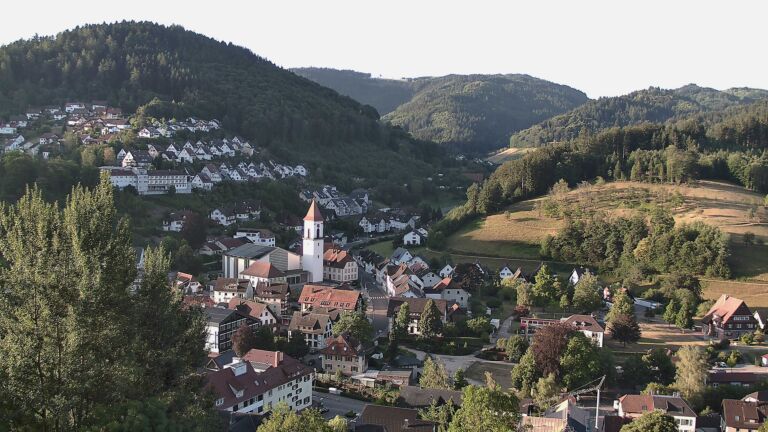 Dieses Bild zeigt eine Webcam-Aufnahme von Ottenhöfen, aufgenommen am Dienstag, den 28.07.2026 um 07:10 Uhr