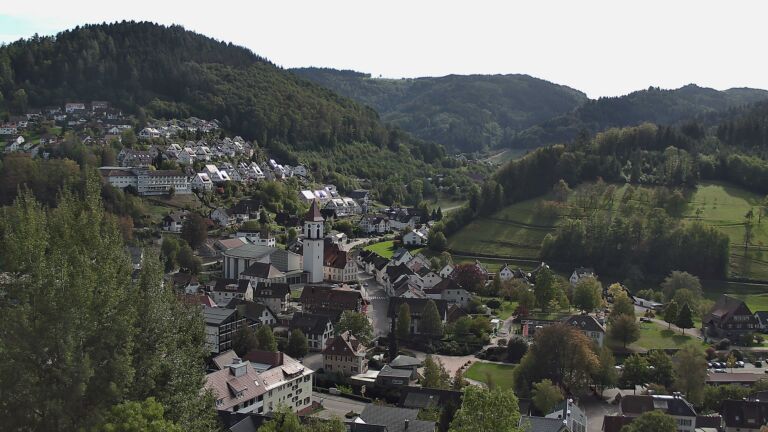 Dieses Bild zeigt eine Webcam-Aufnahme von Ottenhöfen, aufgenommen am Donnerstag, den 15.10.2026 um 13:50 Uhr