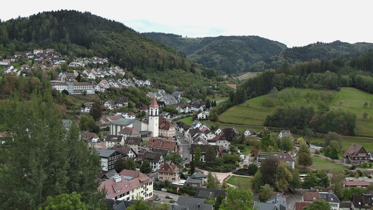 Dieses Bild zeigt eine Webcam-Aufnahme von Ottenhöfen, aufgenommen am Freitag, den 09.10.2026 um 17:20 Uhr