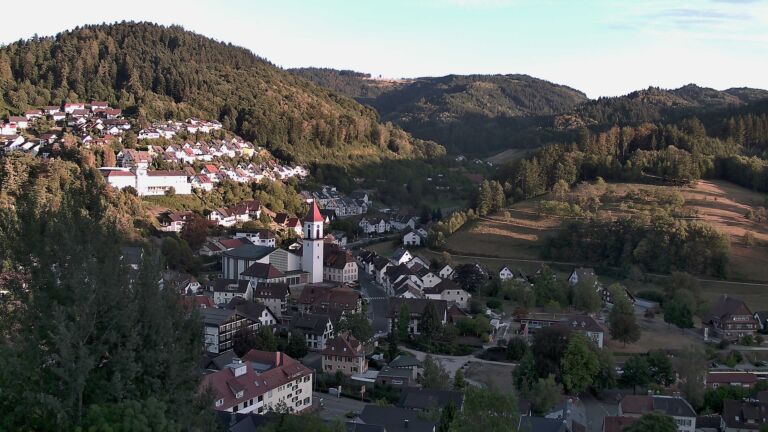 Dieses Bild zeigt eine Webcam-Aufnahme von Ottenhöfen, aufgenommen am Mittwoch, den 19.08.2026 um 19:40 Uhr