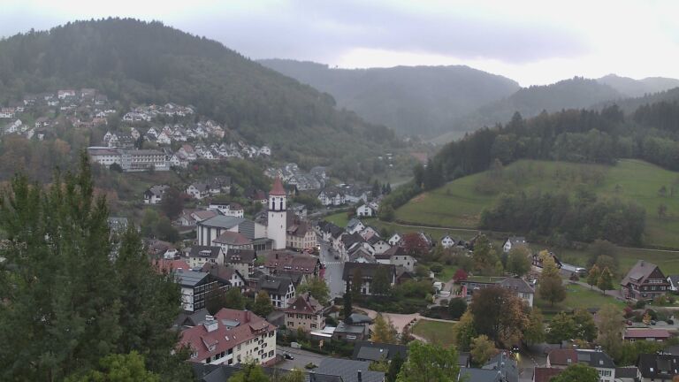 Dieses Bild zeigt eine Webcam-Aufnahme von Ottenhöfen, aufgenommen am Samstag, den 24.10.2026 um 17:30 Uhr