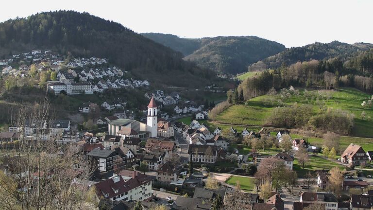 Dieses Bild zeigt eine Webcam-Aufnahme von Ottenhöfen, aufgenommen am Donnerstag, den 09.04.2026 um 08:30 Uhr