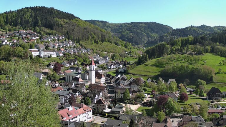 Dieses Bild zeigt eine Webcam-Aufnahme von Ottenhöfen, aufgenommen am Samstag, den 25.04.2026 um 16:40 Uhr
