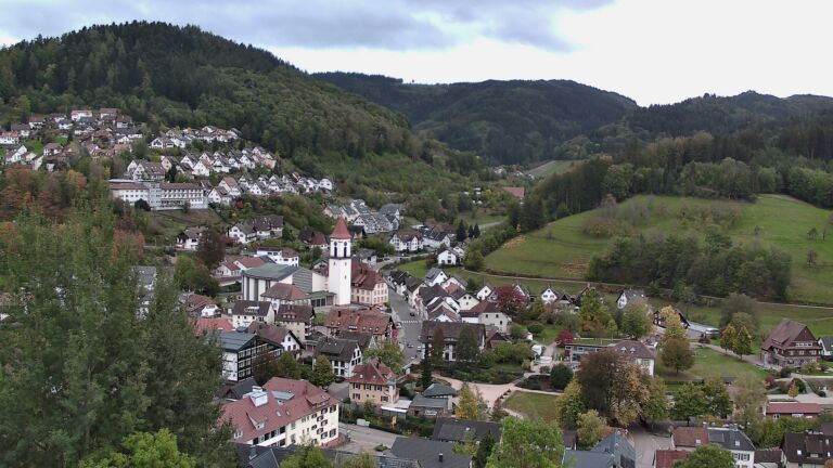 Dieses Bild zeigt eine Webcam-Aufnahme von Ottenhöfen, aufgenommen am Samstag, den 24.10.2026 um 08:30 Uhr