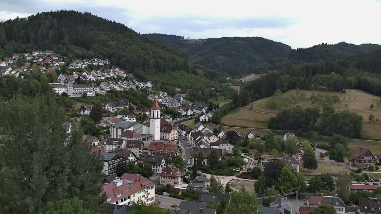 Dieses Bild zeigt eine Webcam-Aufnahme von Ottenhöfen, aufgenommen am Sonntag, den 09.08.2026 um 16:40 Uhr