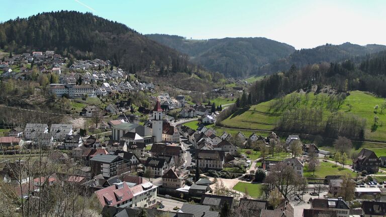 Dieses Bild zeigt eine Webcam-Aufnahme von Ottenhöfen, aufgenommen am Dienstag, den 07.04.2026 um 14:20 Uhr