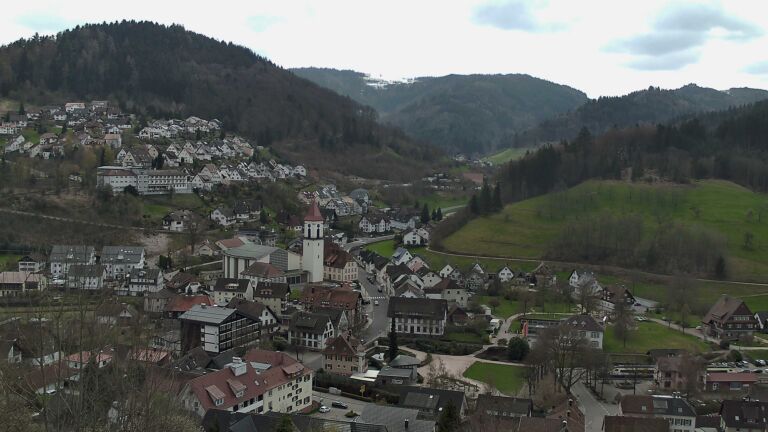 Dieses Bild zeigt eine Webcam-Aufnahme von Ottenhöfen, aufgenommen am Freitag, den 03.04.2026 um 13:10 Uhr