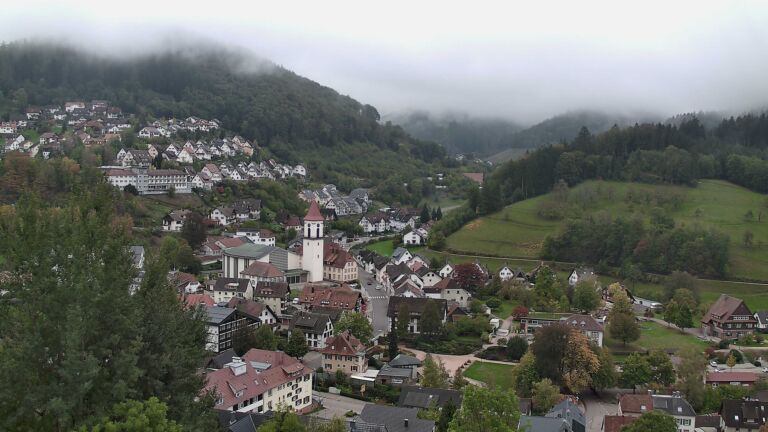 Dieses Bild zeigt eine Webcam-Aufnahme von Ottenhöfen, aufgenommen am Sonntag, den 18.10.2026 um 16:20 Uhr