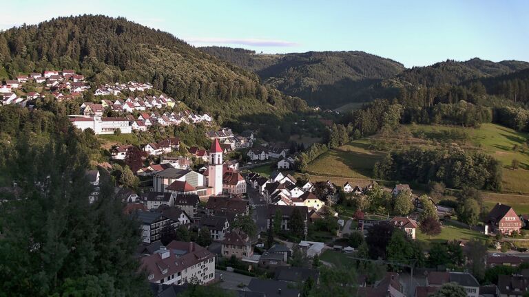 Dieses Bild zeigt eine Webcam-Aufnahme von Ottenhöfen, aufgenommen am Mittwoch, den 17.06.2026 um 20:30 Uhr