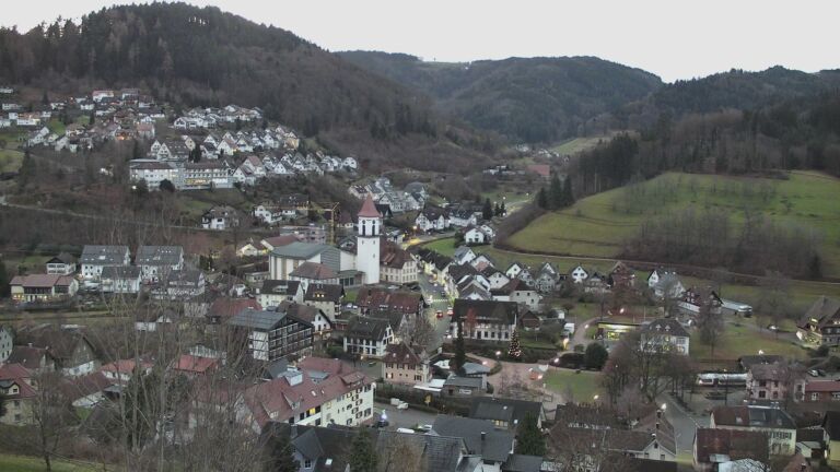 Dieses Bild zeigt eine Webcam-Aufnahme von Ottenhöfen, aufgenommen am Freitag, den 19.12.2025 um 08:00 Uhr