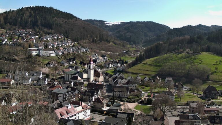 Dieses Bild zeigt eine Webcam-Aufnahme von Ottenhöfen, aufgenommen am Donnerstag, den 02.04.2026 um 16:00 Uhr