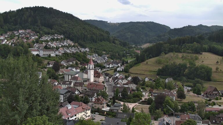 Dieses Bild zeigt eine Webcam-Aufnahme von Ottenhöfen, aufgenommen am Montag, den 03.08.2026 um 16:40 Uhr