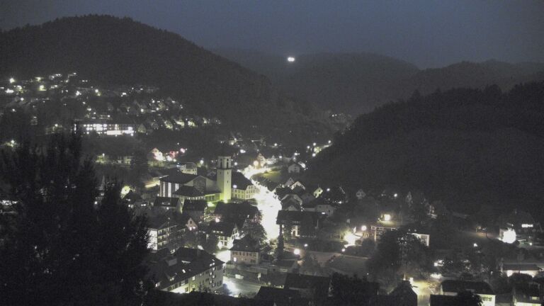 Dieses Bild zeigt eine Webcam-Aufnahme von Ottenhöfen, aufgenommen am Dienstag, den 13.10.2026 um 19:20 Uhr
