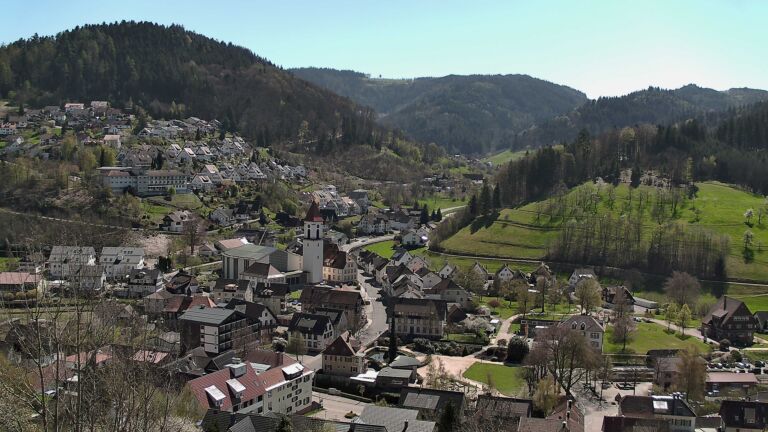 Dieses Bild zeigt eine Webcam-Aufnahme von Ottenhöfen, aufgenommen am Mittwoch, den 08.04.2026 um 13:40 Uhr