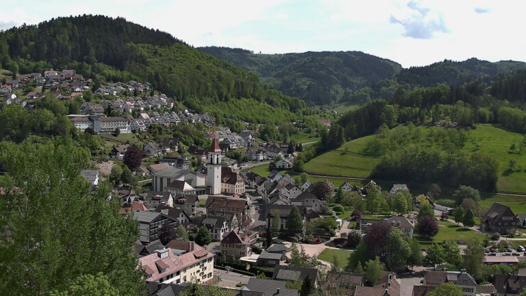 Dieses Bild zeigt eine Webcam-Aufnahme von Ottenhöfen, aufgenommen am Samstag, den 02.05.2026 um 15:10 Uhr