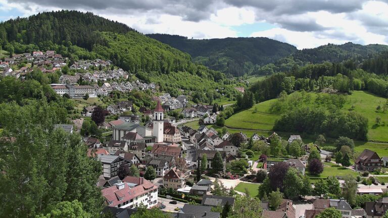 Dieses Bild zeigt eine Webcam-Aufnahme von Ottenhöfen, aufgenommen am Dienstag, den 12.05.2026 um 15:00 Uhr