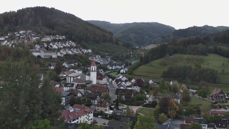 Dieses Bild zeigt eine Webcam-Aufnahme von Ottenhöfen, aufgenommen am Freitag, den 16.10.2026 um 07:50 Uhr