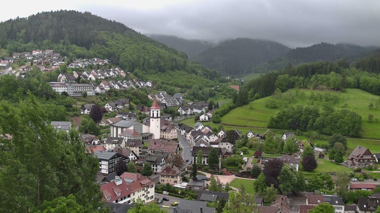 Dieses Bild zeigt eine Webcam-Aufnahme von Ottenhöfen, aufgenommen am Montag, den 11.05.2026 um 11:10 Uhr
