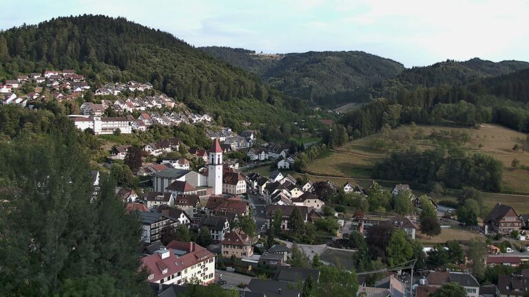 Dieses Bild zeigt eine Webcam-Aufnahme von Ottenhöfen, aufgenommen am Samstag, den 25.07.2026 um 19:20 Uhr