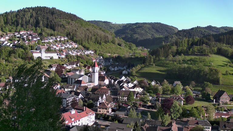 Dieses Bild zeigt eine Webcam-Aufnahme von Ottenhöfen, aufgenommen am Donnerstag, den 30.04.2026 um 19:10 Uhr