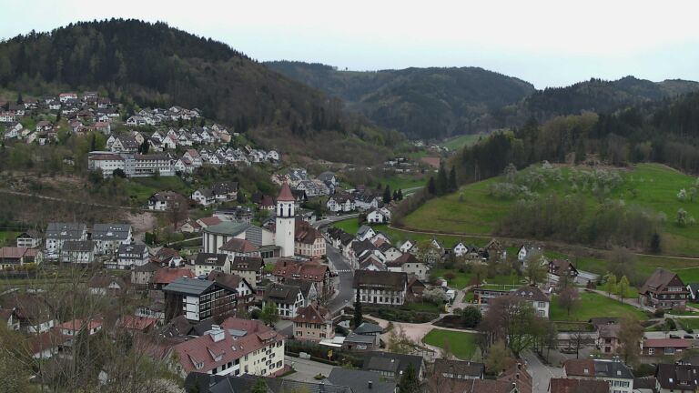 Dieses Bild zeigt eine Webcam-Aufnahme von Ottenhöfen, aufgenommen am Freitag, den 10.04.2026 um 19:00 Uhr