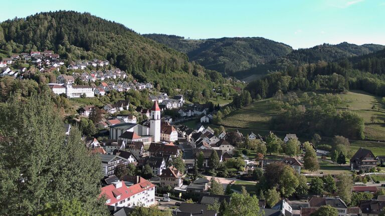 Dieses Bild zeigt eine Webcam-Aufnahme von Ottenhöfen, aufgenommen am Samstag, den 12.09.2026 um 17:40 Uhr