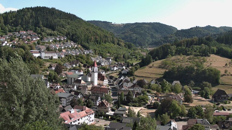 Dieses Bild zeigt eine Webcam-Aufnahme von Ottenhöfen, aufgenommen am Freitag, den 14.08.2026 um 16:20 Uhr