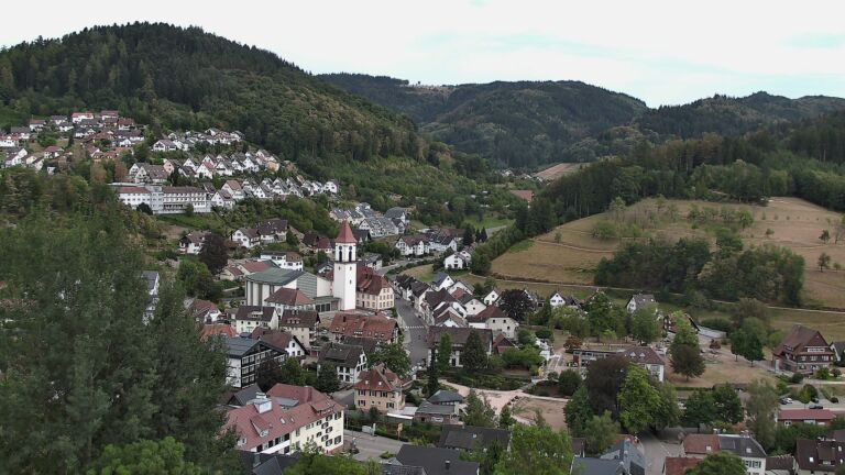 Dieses Bild zeigt eine Webcam-Aufnahme von Ottenhöfen, aufgenommen am Freitag, den 21.08.2026 um 08:20 Uhr