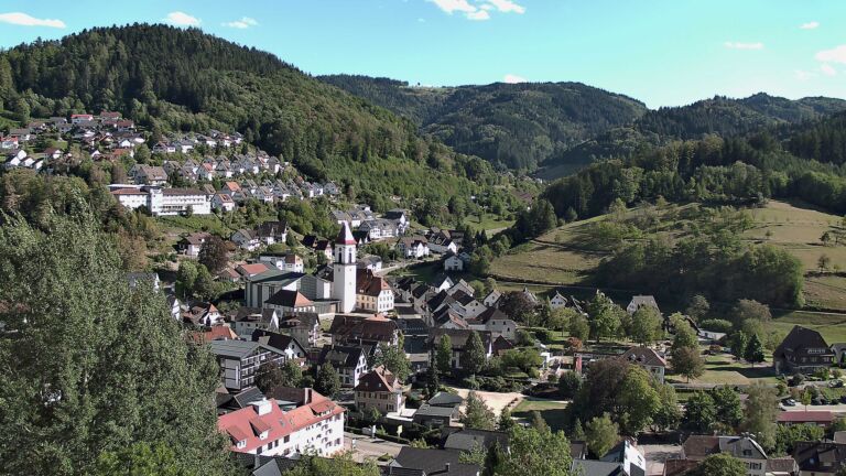 Dieses Bild zeigt eine Webcam-Aufnahme von Ottenhöfen, aufgenommen am Freitag, den 04.09.2026 um 16:50 Uhr