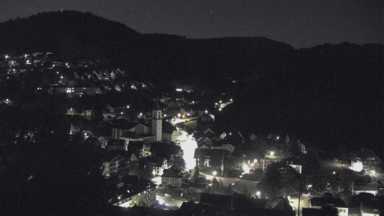 Dieses Bild zeigt eine Webcam-Aufnahme von Ottenhöfen, aufgenommen am Samstag, den 04.07.2026 um 01:00 Uhr
