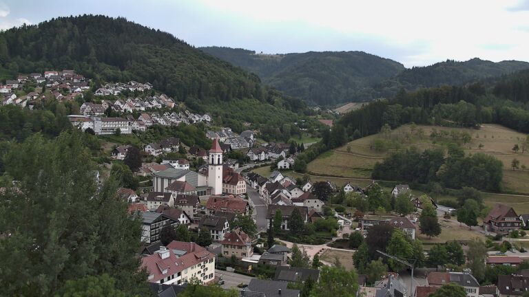 Dieses Bild zeigt eine Webcam-Aufnahme von Ottenhöfen, aufgenommen am Dienstag, den 04.08.2026 um 16:40 Uhr