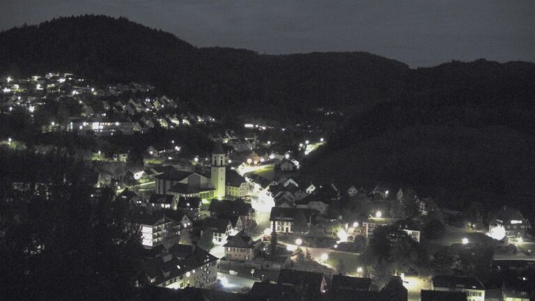 Dieses Bild zeigt eine Webcam-Aufnahme von Ottenhöfen, aufgenommen am Dienstag, den 28.04.2026 um 21:30 Uhr