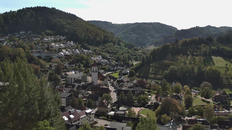 Dieses Bild zeigt eine Webcam-Aufnahme von Ottenhöfen, aufgenommen am Donnerstag, den 15.10.2026 um 13:00 Uhr