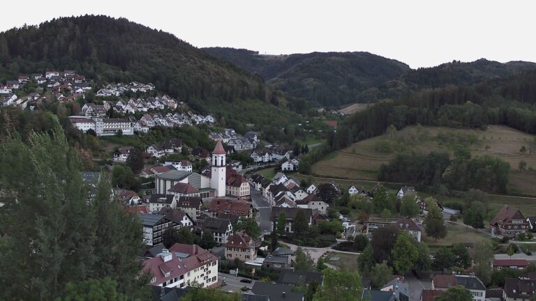 Dieses Bild zeigt eine Webcam-Aufnahme von Ottenhöfen, aufgenommen am Freitag, den 28.08.2026 um 20:00 Uhr