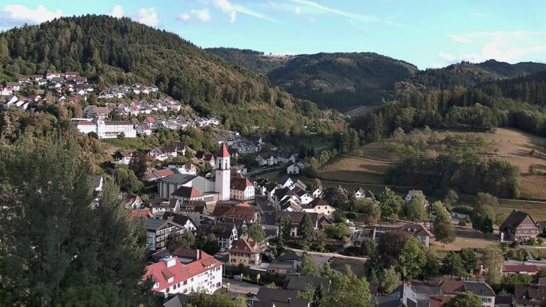 Dieses Bild zeigt eine Webcam-Aufnahme von Ottenhöfen, aufgenommen am Samstag, den 22.08.2026 um 19:00 Uhr