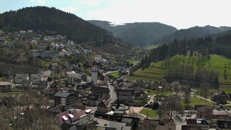 Dieses Bild zeigt eine Webcam-Aufnahme von Ottenhöfen, aufgenommen am Donnerstag, den 02.04.2026 um 13:40 Uhr