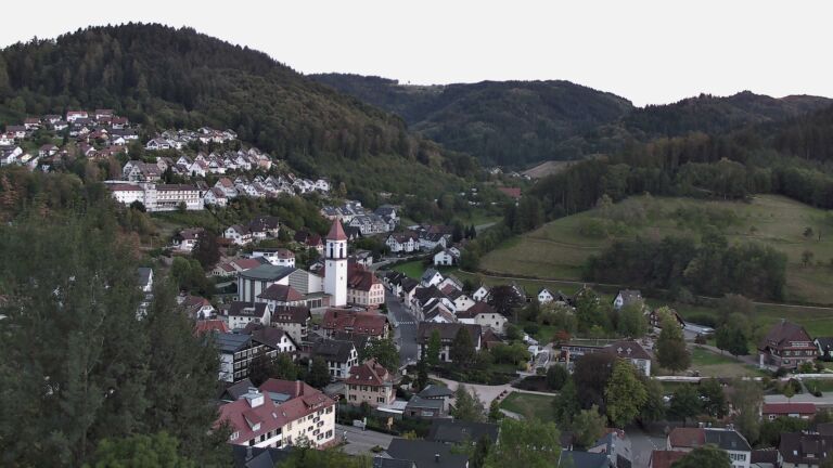 Dieses Bild zeigt eine Webcam-Aufnahme von Ottenhöfen, aufgenommen am Samstag, den 12.09.2026 um 19:50 Uhr