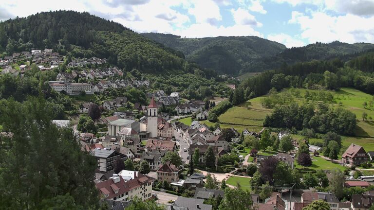 Dieses Bild zeigt eine Webcam-Aufnahme von Ottenhöfen, aufgenommen am Samstag, den 13.06.2026 um 11:00 Uhr