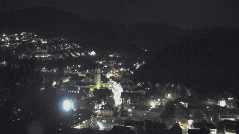 Dieses Bild zeigt eine Webcam-Aufnahme von Ottenhöfen, aufgenommen am Sonntag, den 04.10.2026 um 20:00 Uhr