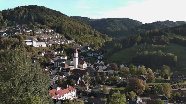 Dieses Bild zeigt eine Webcam-Aufnahme von Ottenhöfen, aufgenommen am Donnerstag, den 15.10.2026 um 17:10 Uhr