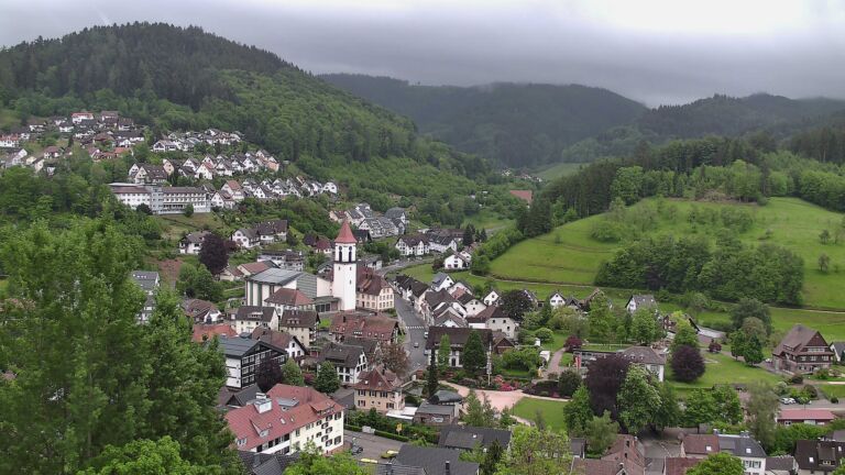 Dieses Bild zeigt eine Webcam-Aufnahme von Ottenhöfen, aufgenommen am Montag, den 11.05.2026 um 10:50 Uhr