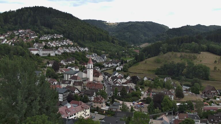 Dieses Bild zeigt eine Webcam-Aufnahme von Ottenhöfen, aufgenommen am Sonntag, den 26.07.2026 um 17:40 Uhr