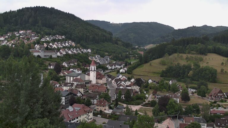 Dieses Bild zeigt eine Webcam-Aufnahme von Ottenhöfen, aufgenommen am Samstag, den 18.07.2026 um 14:10 Uhr