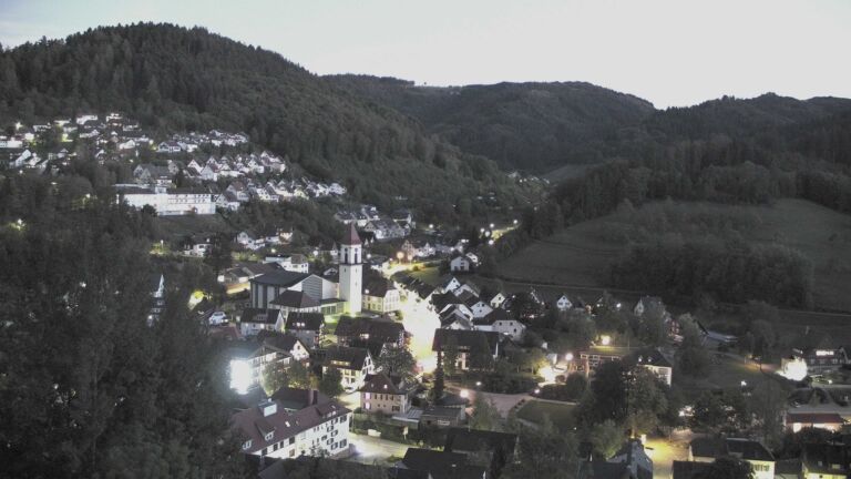 Dieses Bild zeigt eine Webcam-Aufnahme von Ottenhöfen, aufgenommen am Montag, den 12.10.2026 um 19:20 Uhr