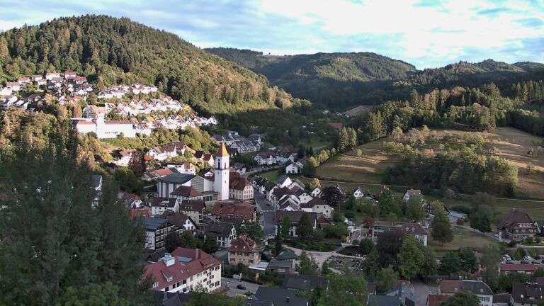 Dieses Bild zeigt eine Webcam-Aufnahme von Ottenhöfen, aufgenommen am Samstag, den 29.08.2026 um 19:30 Uhr