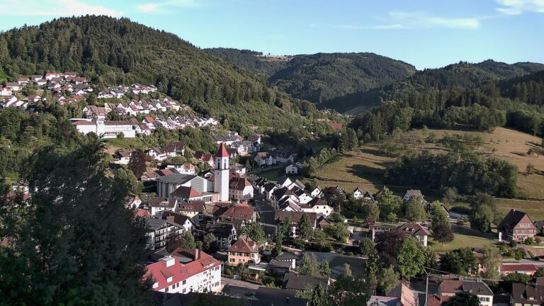 Dieses Bild zeigt eine Webcam-Aufnahme von Ottenhöfen, aufgenommen am Sonntag, den 12.07.2026 um 19:40 Uhr